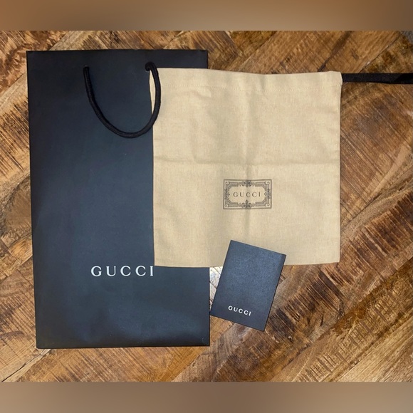 **Authentic** GUCCI      Dust Bag/ Bag/ Card 🤩 - Picture 3 of 8